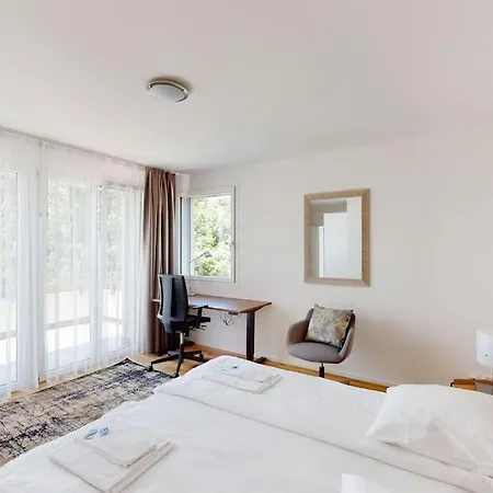 Stylish Penthouse In The - Sun 17 アパート