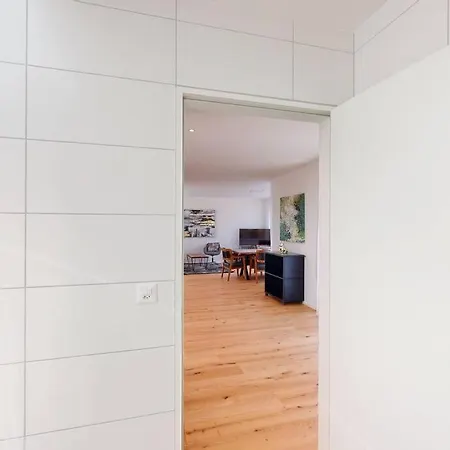 Stylish Penthouse In The - Sun 17 アパート