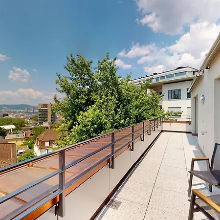 Stylish Penthouse In The - Sun 17 アパート *