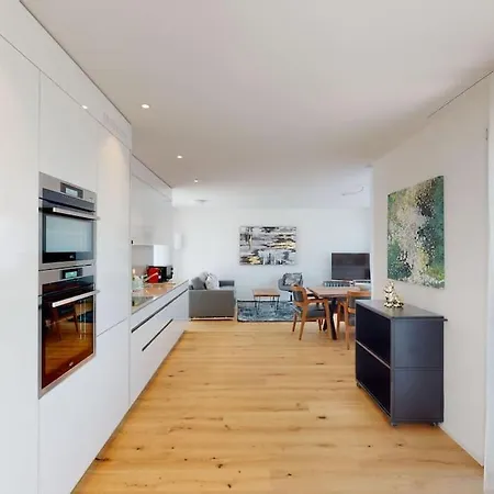 Stylish Penthouse In The - Sun 17 アパート *