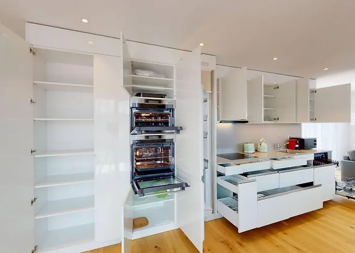 Stylish Penthouse In The - Sun 17 아파트